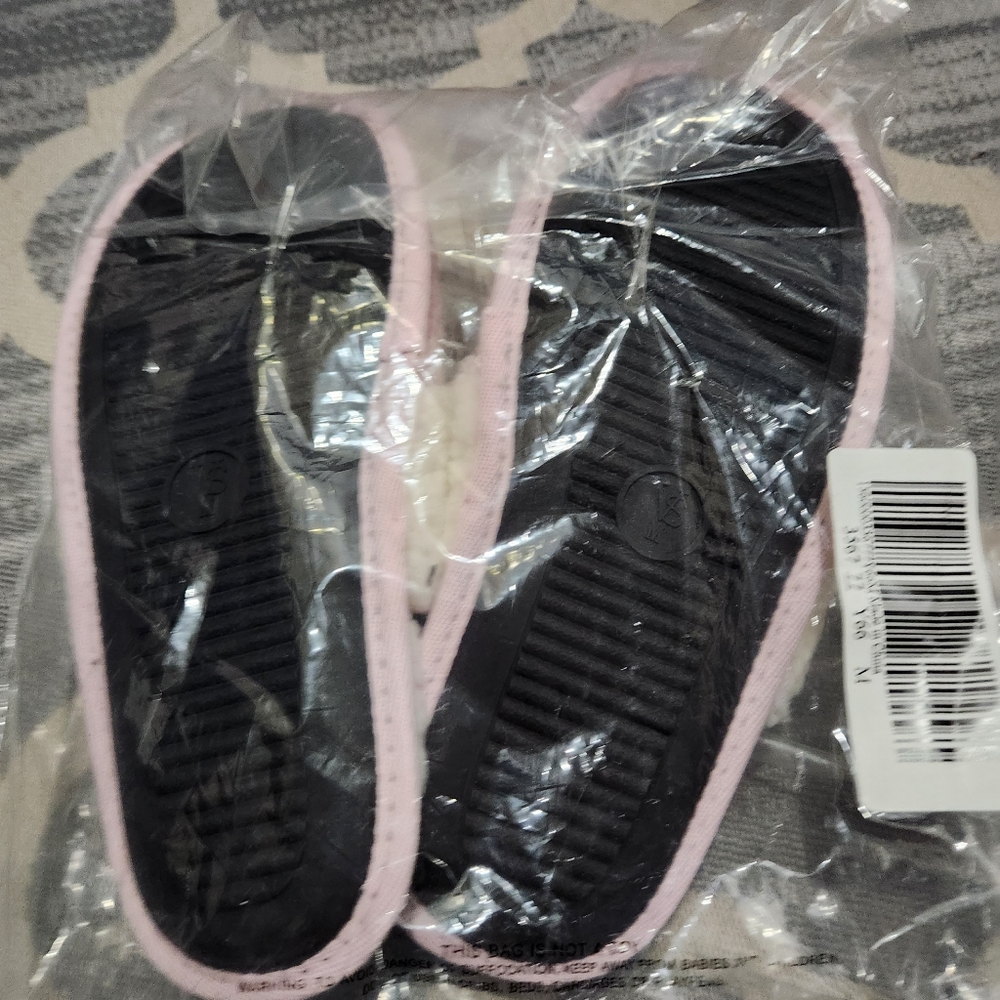 NEW Victoria’s Secret Pink Cable Knit Slippers W Faux Fur lining/trim Medium 7-8 - Picture 3 of 3